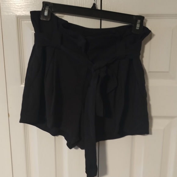 L'AGENCE Alex Paperbag Waist Shorts - Picture 3 of 7